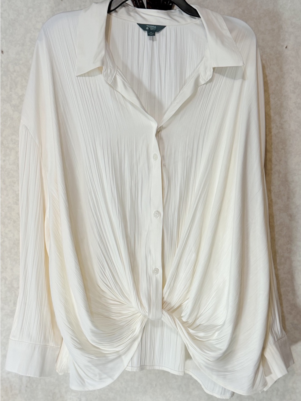 Terra & Sky 2X White Pleated Twist Front Button Up Blouse Long Sleeve Plus Size - Picture 2 of 8